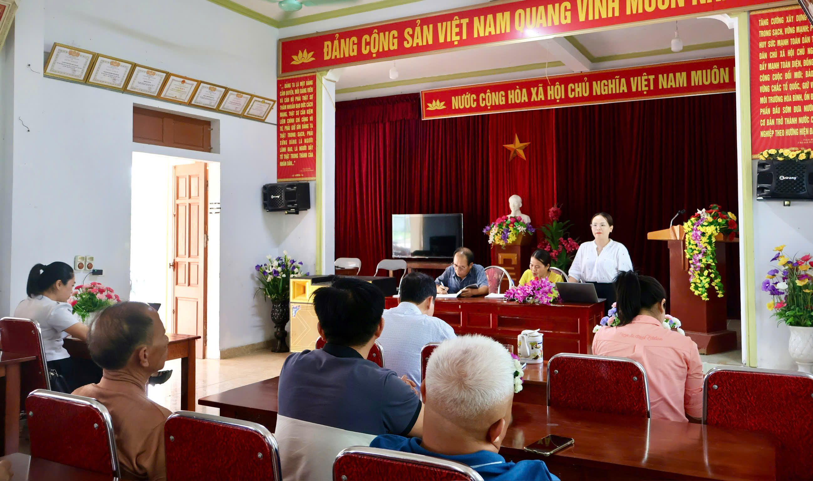 Tăng cường lãnh đạo các tổ chức đoàn thể tham gia các phong trào thi đua ở địa phương