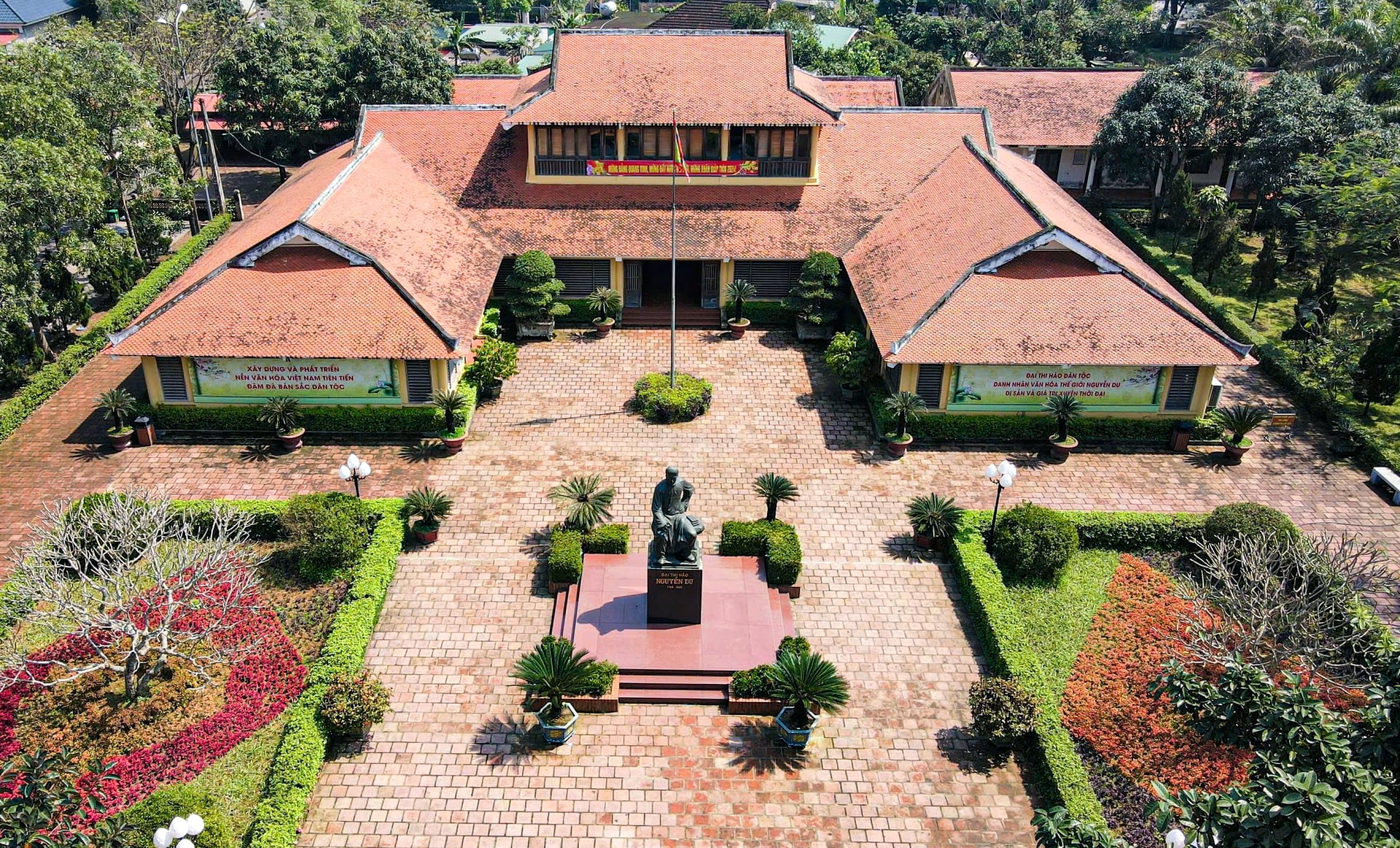 Đại thi hào Nguyễn Du - Danh nhân văn hóa thế giới