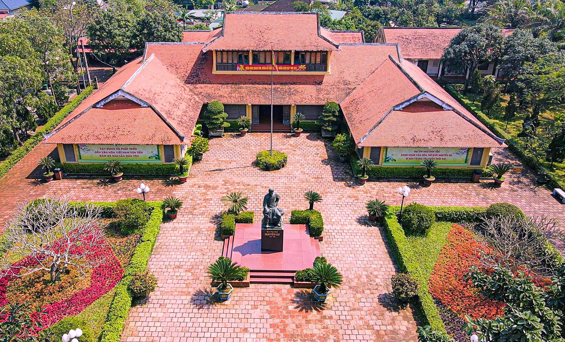 KHU DI TÍCH QUỐC GIA ĐẶC BIỆT NGUYỄN DU  60 NĂM GÌN GIỮ, TỎA SÁNG GIÁ TRỊ DI SẢN