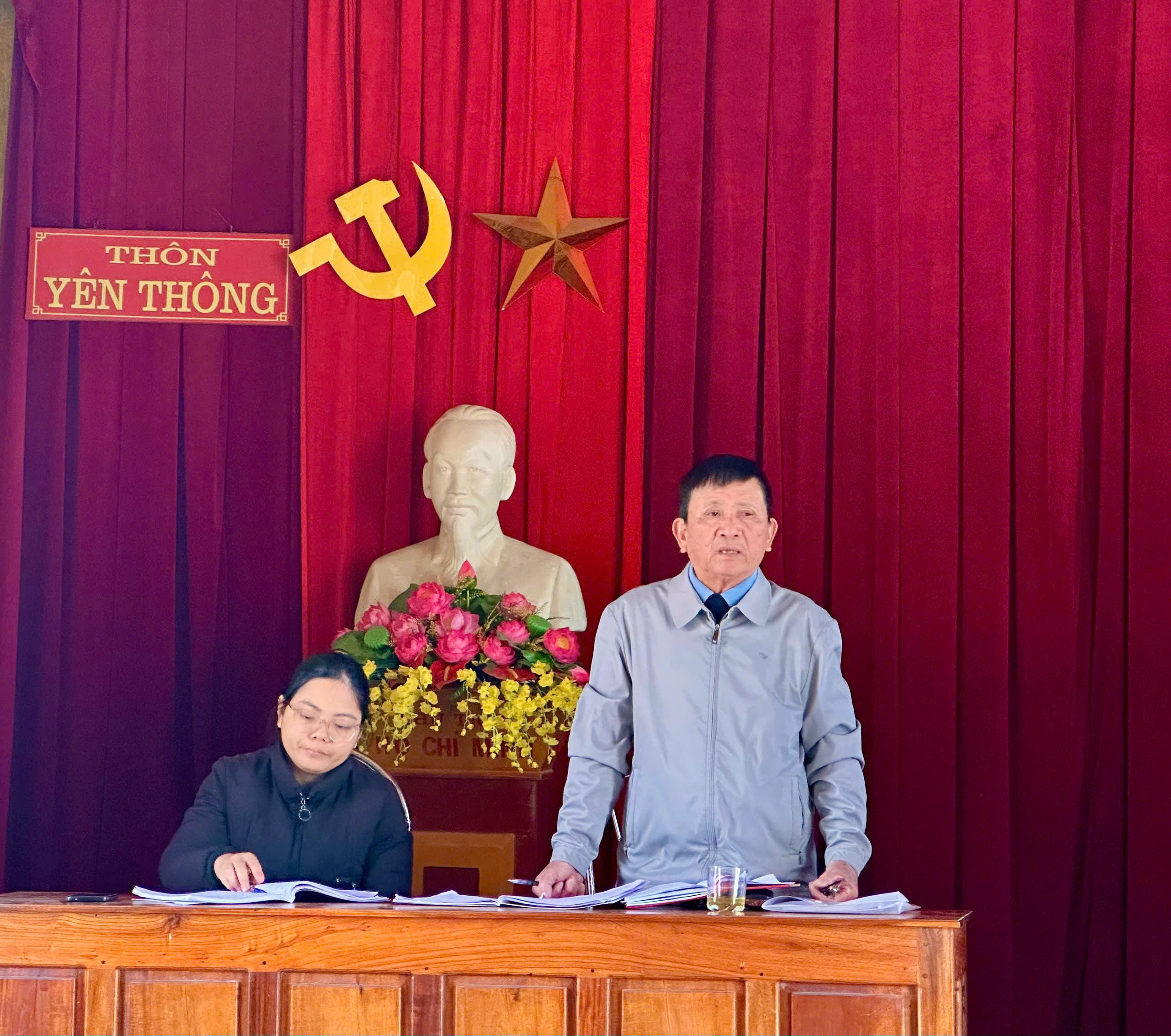 Phó Bí thư Thường trực Đảng ủy xã Tiên Điền -  Lê Thị Thanh Tâm dự sinh hoạt Chi bộ thường kỳ tại thôn Yên Thông