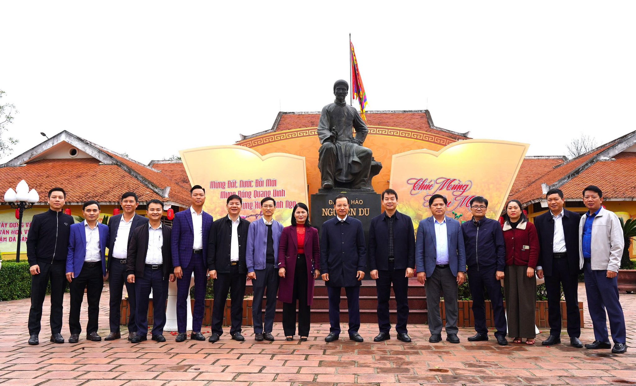 Lãnh đạo xã Tiên Điền dâng hương tại các di tích lịch sử, văn hóa tiêu biểu dịp Tết Bính Ngọ