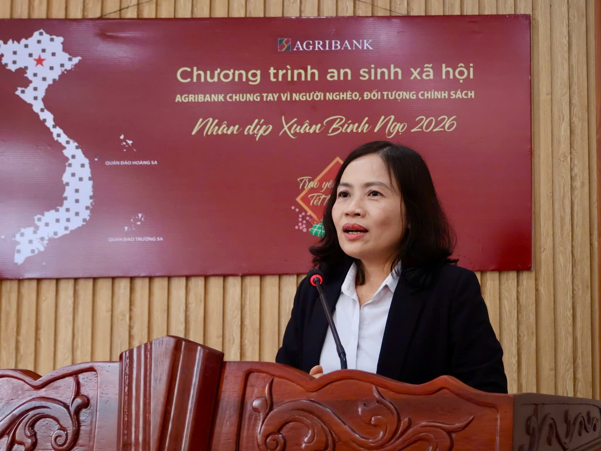 TRAO 15 SUẤT QUÀ ĐẾN VÓI HỘ GIA ĐÌNH CÓ HOÀN CẢNH ĐẶC BIỆT KHÓ KHĂN