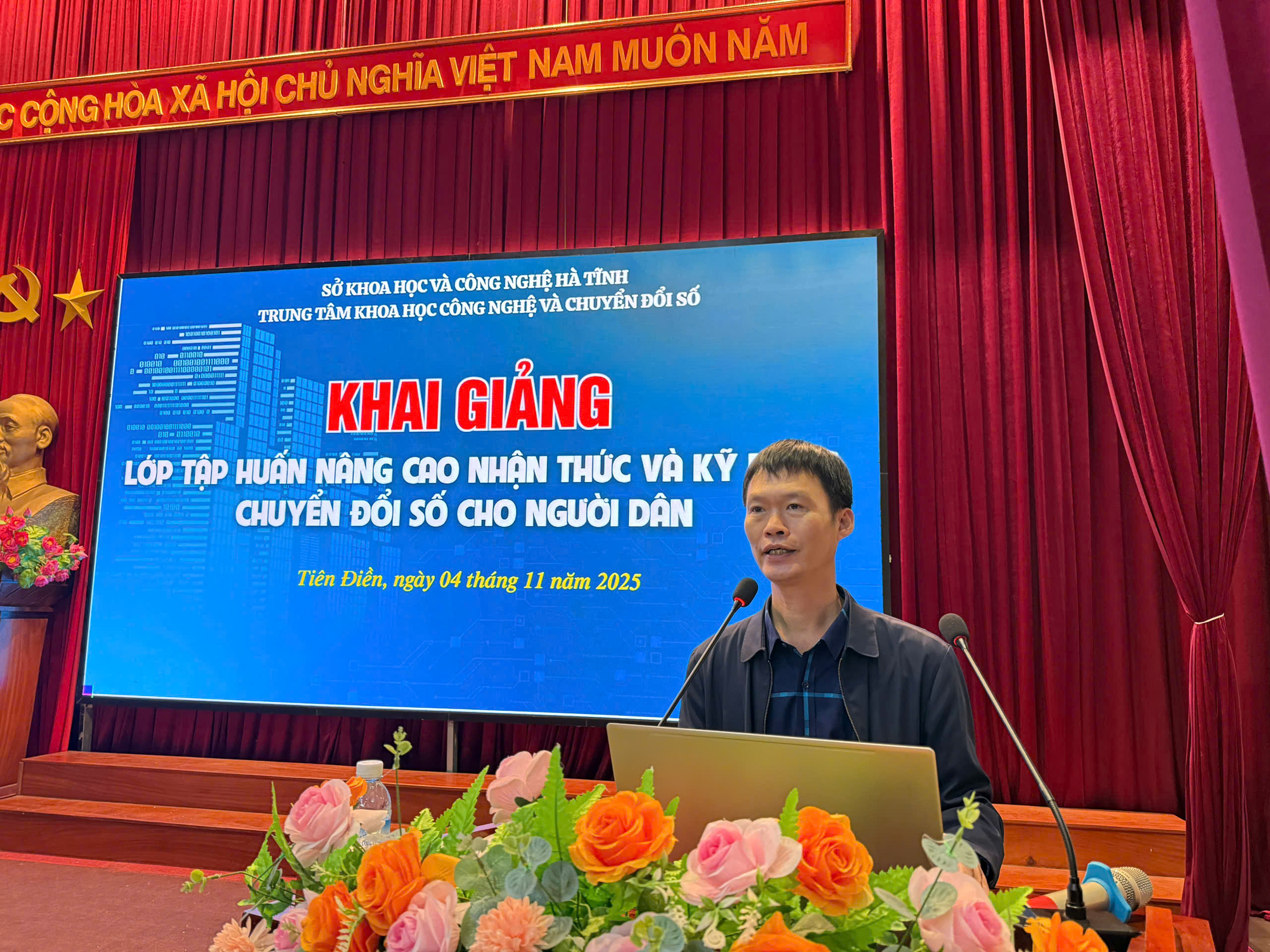 Khai giảng lớp tập huấn nâng cao kỹ năng chuyển đổi số cho người dân và Tổ chuyển đổi số cộng đồng trên địa bàn xã