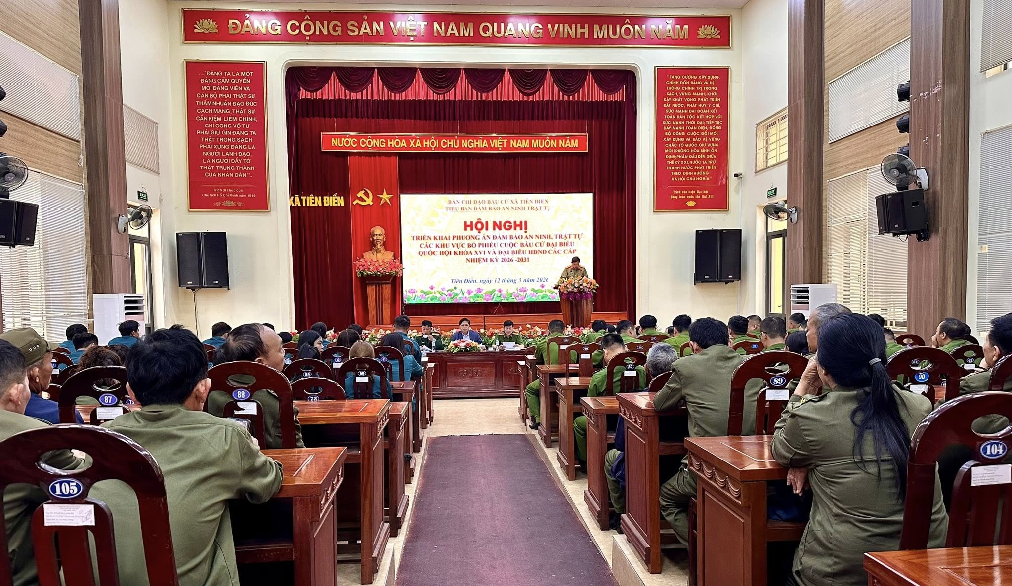 Triển khai các phương án đảm bảo an ninh , trật tự phục vụ bầu cử