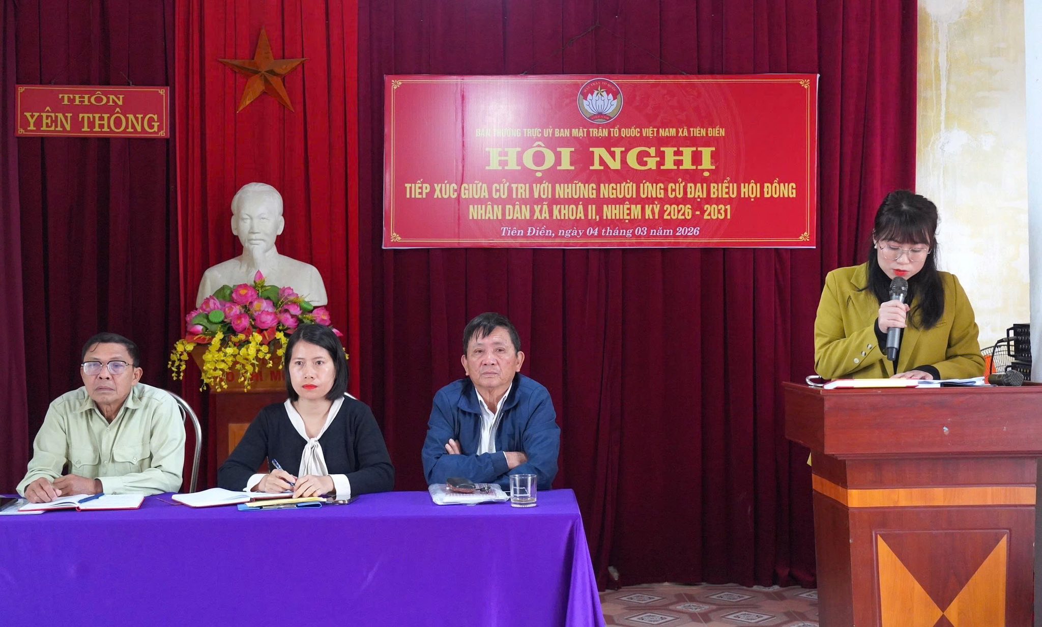 Các ứng cử viên đại biểu HĐND xã tiếp xúc cử tri tại thôn Yên Thông