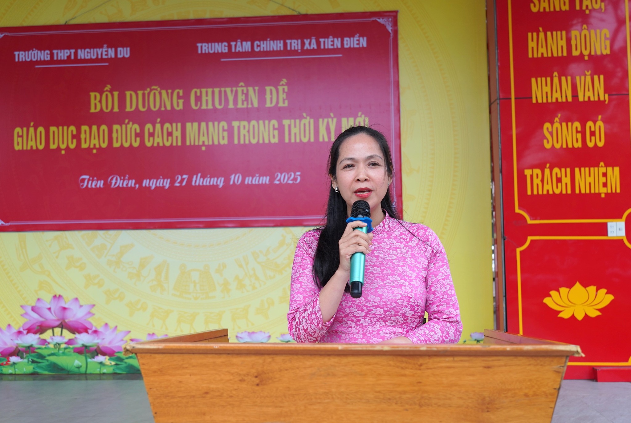 Bồi dưỡng chuyên đề “Giáo dục đạo đức cách mạng trong thời kỳ mới” cho học sinh Trường THPT Nguyễn Du