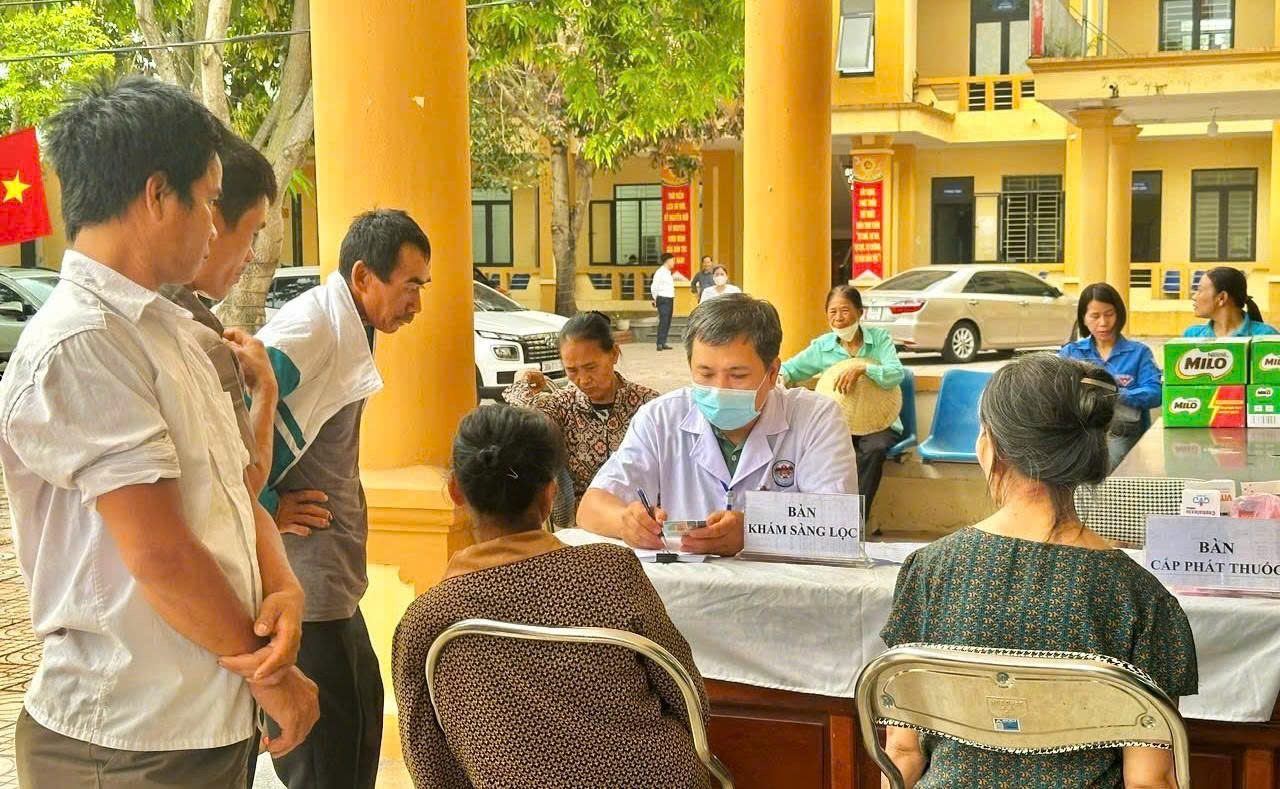 Khám sàng lọc và cấp thuốc miễn phí cho gần 200 đối tượng người khuyết tật