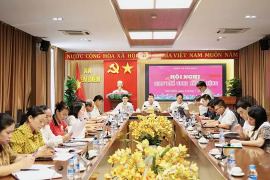 Hội nghị giao ban UBND xã mở rộng. 