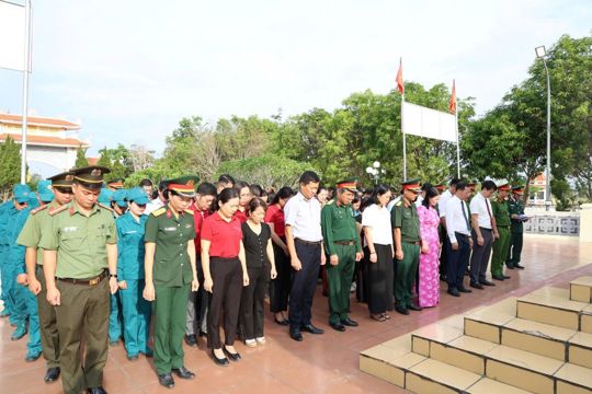 Tiên Điền tổ chức dâng hương tưởng niệm các Anh hùng liệt sĩ nhân kỷ niệm 79 năm Ngày Thương binh - Liệt sĩ