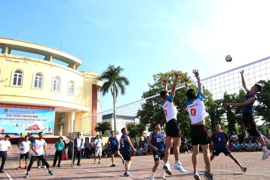 Sôi nổi Giải bóng chuyền nam chào mừng 96 năm Ngày thành lập Hội Nông dân Việt Nam 