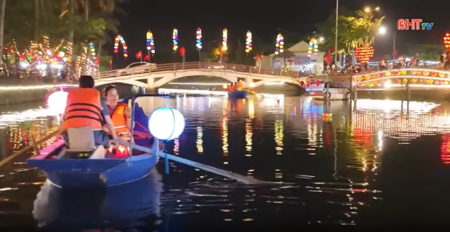 Sau những tháng hè sôi động, biển Xuân Thành xã Tiên Điền trở về với vẻ êm đềm vốn có. Với nhiều du khách, sự hấp dẫn của biển không chỉ nằm trong những ngày hè rực nắng.