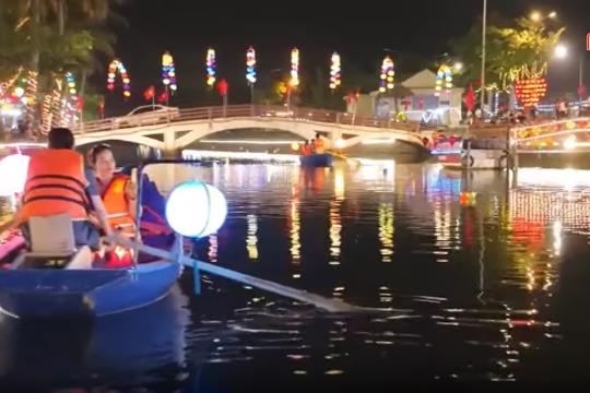 Sau những tháng hè sôi động, biển Xuân Thành xã Tiên Điền trở về với vẻ êm đềm vốn có. Với nhiều du khách, sự hấp dẫn của biển không chỉ nằm trong những ngày hè rực nắng.