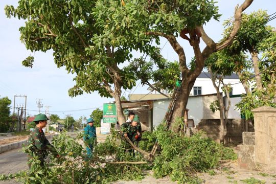 Hỗ trợ người dân giải tỏa mặt bằng thực hiện dự án hạ tầng khu du lịch biển Xuân Thành.