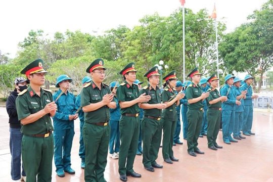 Ý nghĩa sâu lắng chương trình “Hoa dâng mộ liệt sĩ”