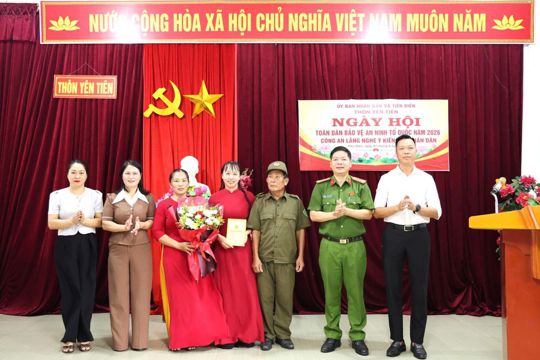 Ngày hội Toàn dân bảo vệ an ninh Tổ quốc và diễn đàn Công an lắng nghe ý kiến của nhân dân tại thôn Yên Tiên.