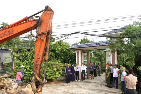 Cưỡng chế, bàn giao mặt bằng Dự án Hạ tầng Khu du lịch biển Xuân Thành