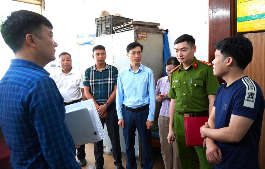 Chấn chỉnh các vi phạm trong đảm bảo vệ sinh ATTP tại các tiệm bánh mỳ và bếp ăn trường học.
