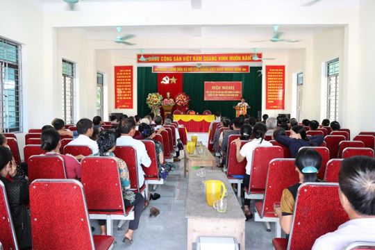 Bí thư Đảng ủy xã Tiên Điền Nguyễn Văn Hiếu tiếp xúc cử tri tại thôn Thuân Mỹ