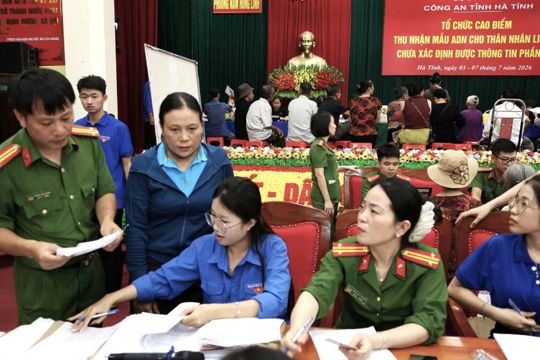 Đưa, đón 208 thân nhân liệt sỹ đi lấy mẫu ADN phục vụ xác định danh tính liệt sỹ