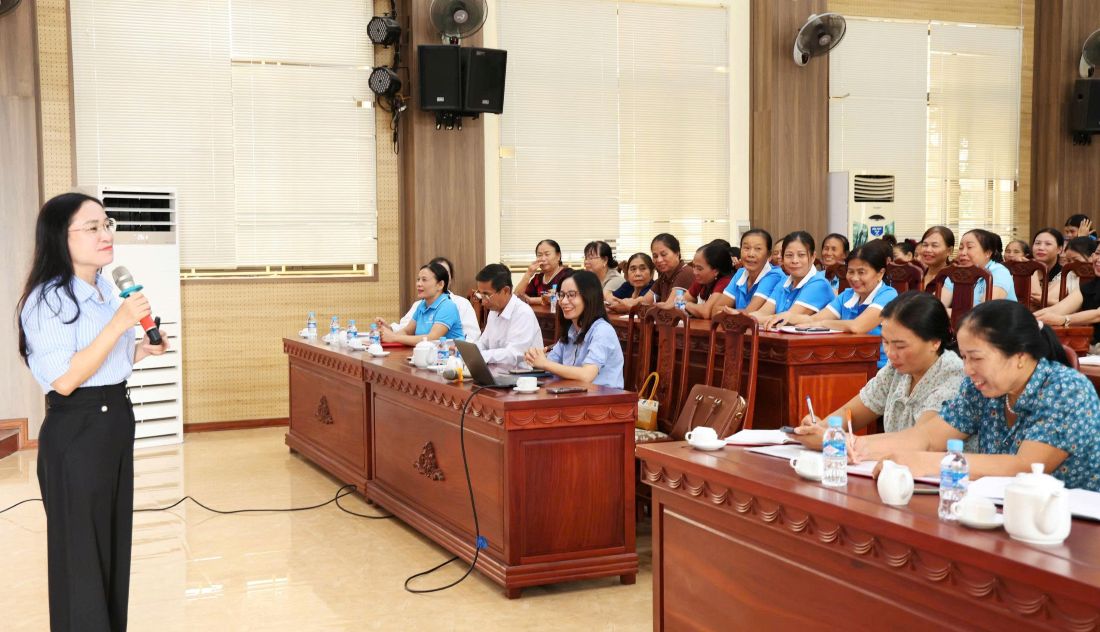Phát huy vai trò, tiếng nói và sự tham gia của phụ nữ trong xây dựng Đảng, chính quyền, phát triển kinh tế - xã hội tại địa phương.