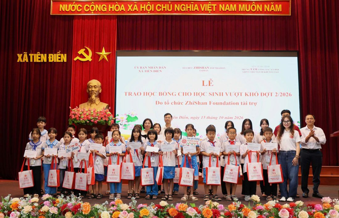 Tổ chức Zhi Shan Foundation trao học bổng cho 56 học sinh và khen thưởng thành tích học sinh vượt khó các xã, phường.