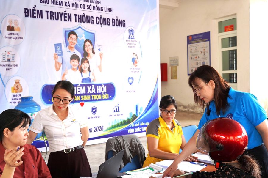 Trung tâm Phục vụ hành chính công Xã Tiên Điền hỗ trợ người dân thực hiện chứng thực, xác lập ủy quyền nhận lương hưu