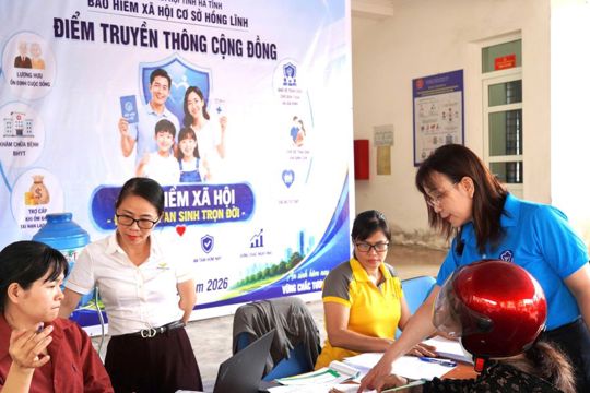 Trung tâm Phục vụ hành chính công Xã Tiên Điền hỗ trợ người dân thực hiện chứng thực, xác lập ủy quyền nhận lương hưu