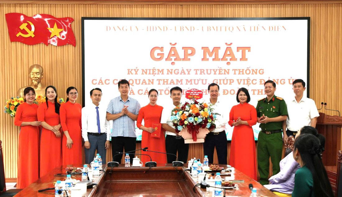 Lãnh đạo xã Tiên Điền gặp mặt các cơ quan chuyên trách, tham mưu giúp việc Đảng ủy, các tổ chức hội và đoàn thể nhân ngày truyền thống.