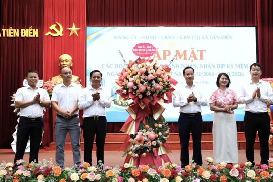 Tiếp tục đồng hành, tháo gỡ khó khăn, tạo môi trường đầu tư, kinh doanh thuận lợi để doanh nghiệp phát triển bền vững. 