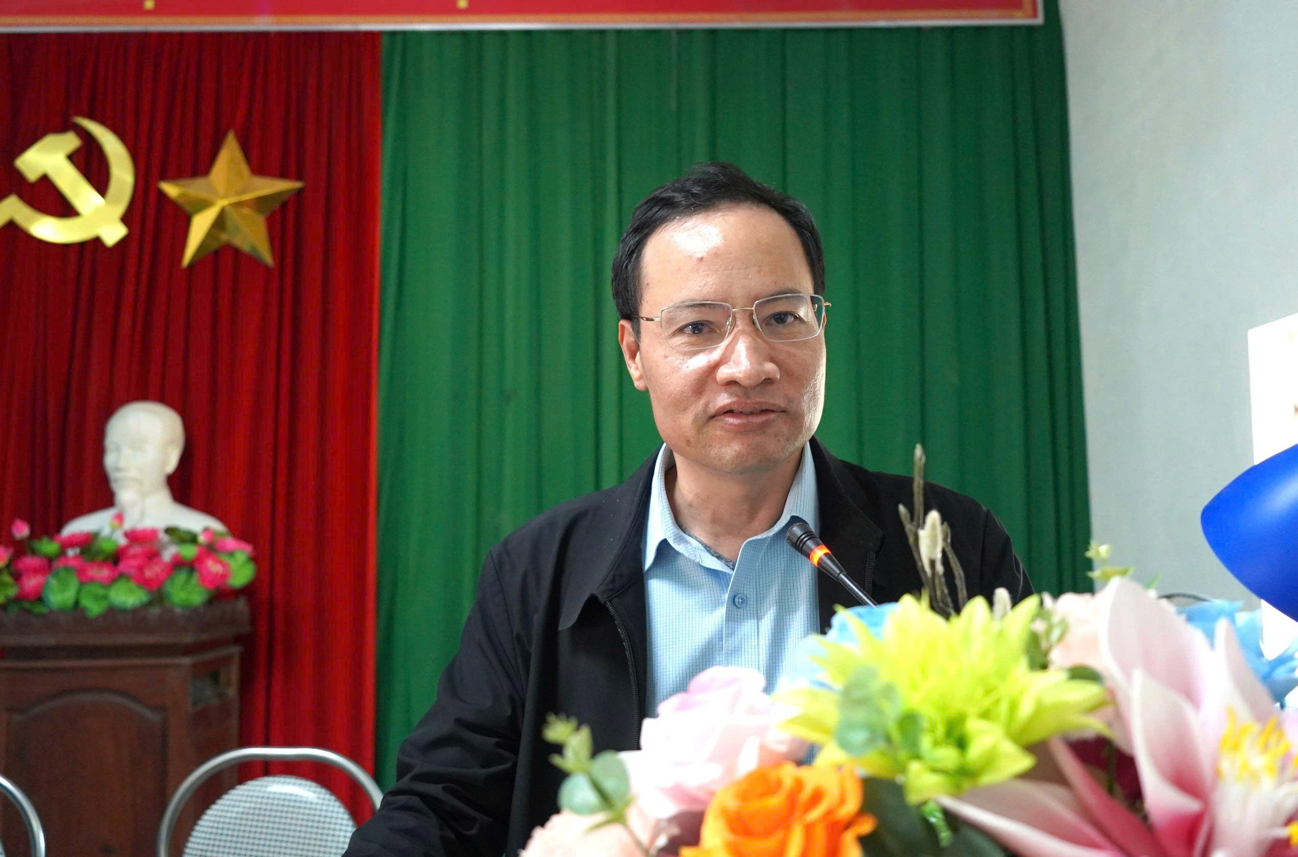 Bí thư Đảng ủy Nguyễn Văn Hiếu dự sinh hoạt đảng định kỳ tháng 2 tại Chi bộ Quang Mỹ