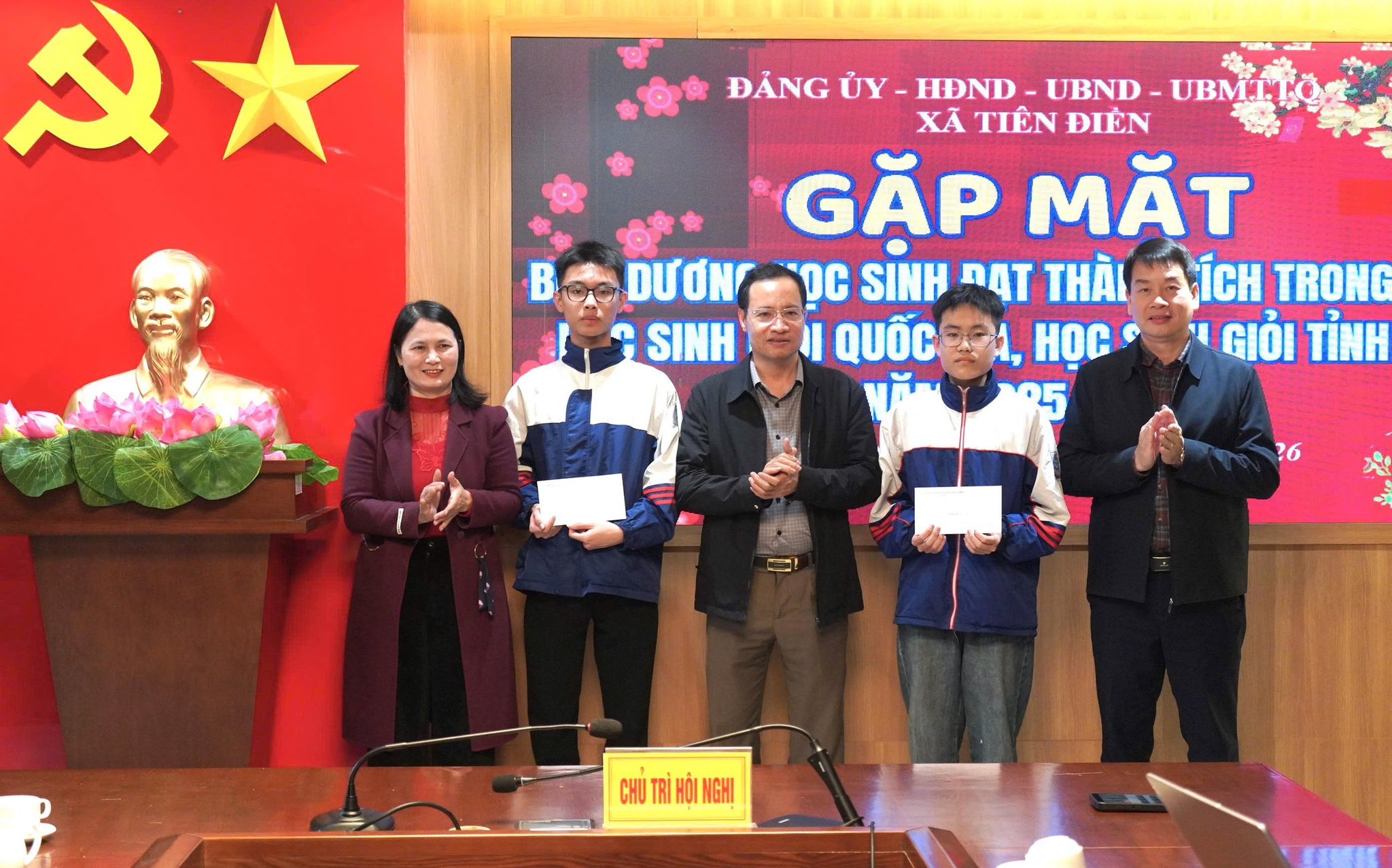 Biểu dương, khen thưởng học sinh đạt thành tích trong kỳ thi Quốc Gia, giỏi tỉnh THCS năm học 2025 - 2026