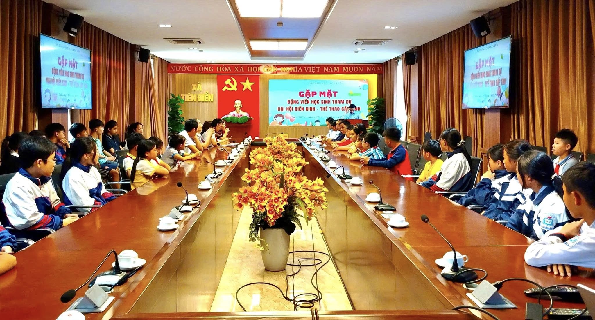Gặp mặt 42 học sinh tham dự Đại hội điền kinh – thể thao cấp tỉnh
