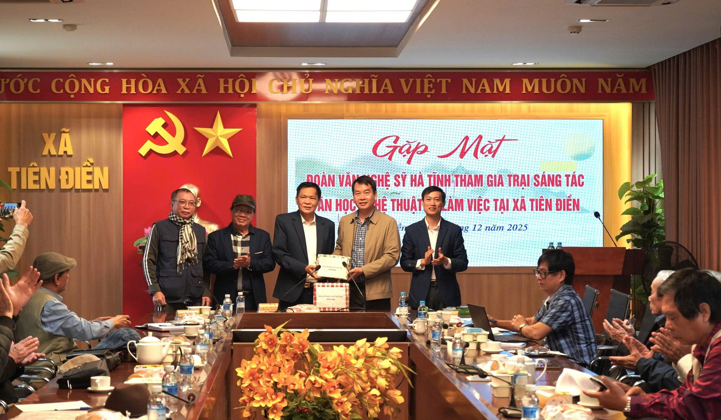 Tiên Điền gặp mặt các văn nghệ sĩ tham gia Trại sáng tác Văn học Nghệ thuật khu vực phía Bắc Hà Tĩnh