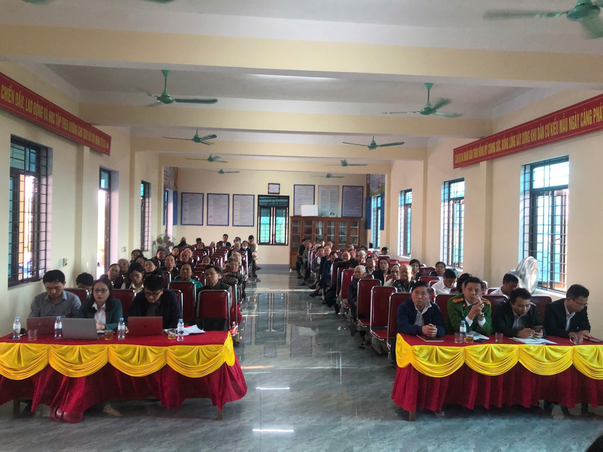 HĐND xã Tiên Điền tổ chức tiếp xúc cử tri tại thôn Hồng Mỹ 