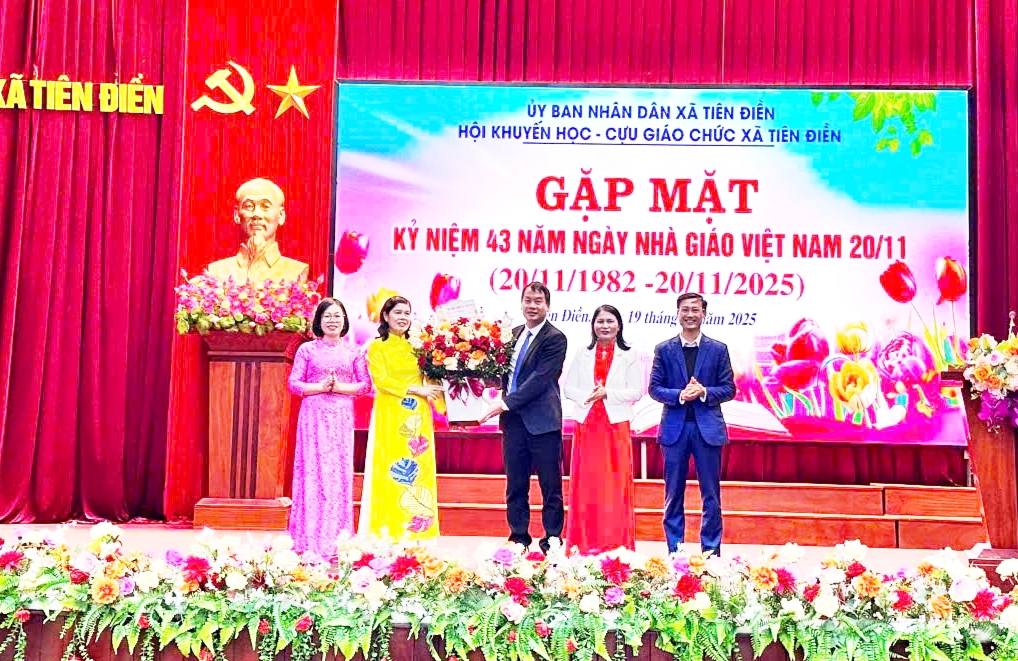 Xã Tiên Điền tổ chức gặp mặt kỷ niệm 43 năm ngày Nhà giáo Việt Nam (20/11/1982-20/11/2025)