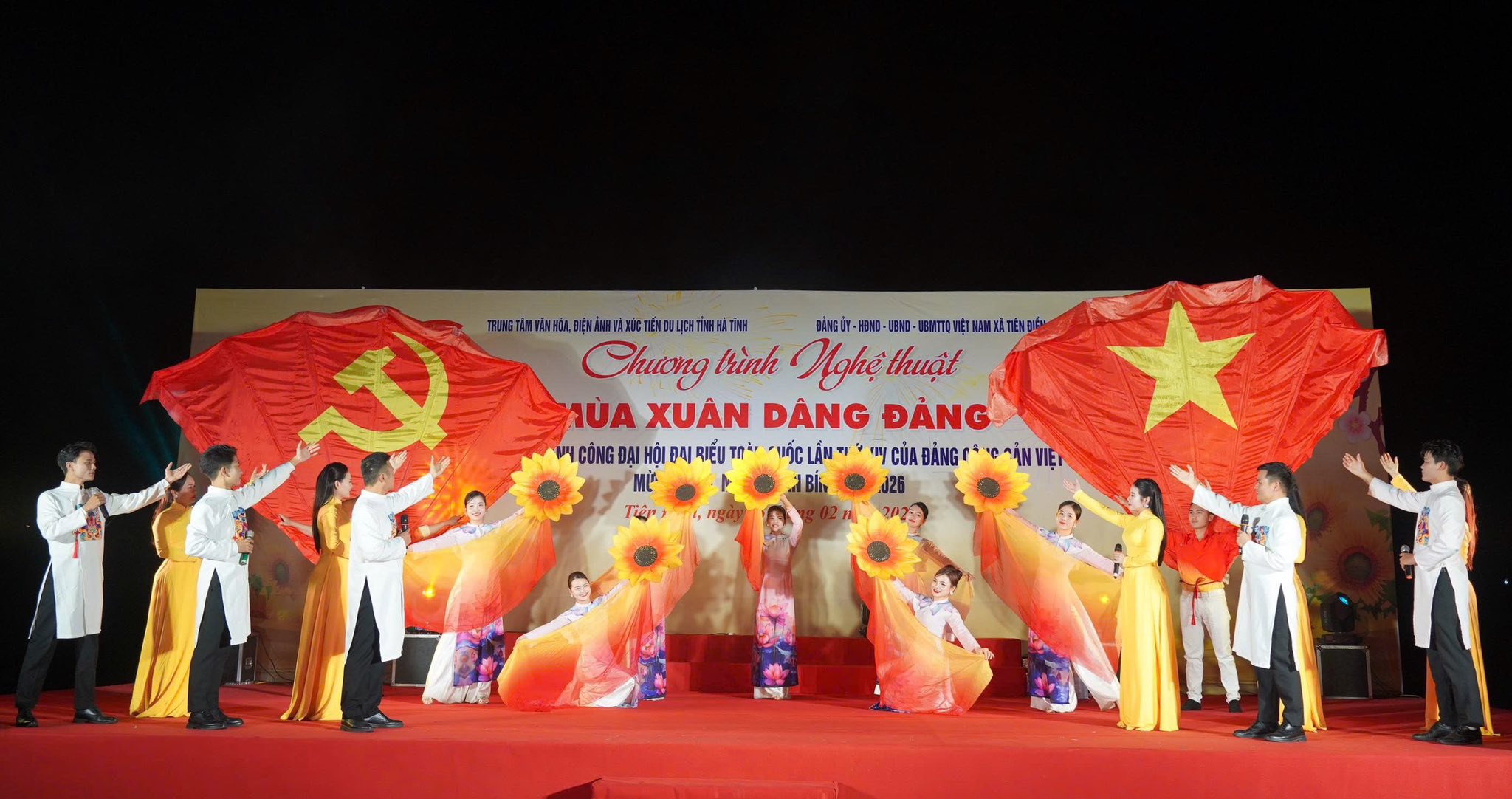 Đặc sắc chương trình nghệ thuật “Mùa xuân dâng Đảng" tại xã Tiên Điền 