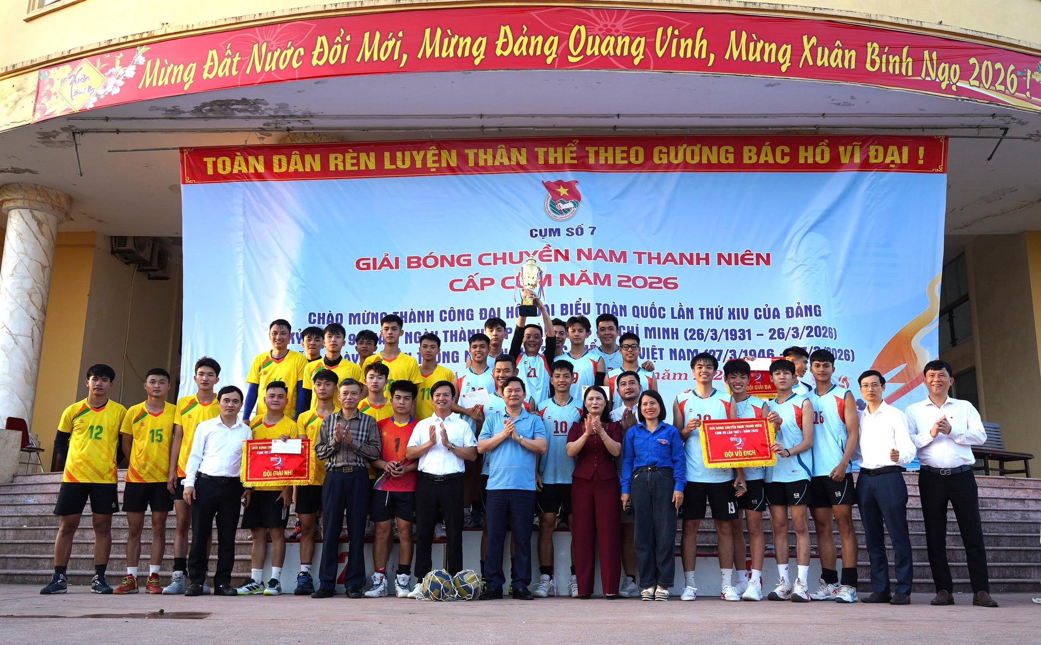 Đội bóng chuyền Nam xã Nghi Xuân đoạt cúp vô địch giải bóng chuyền nam thanh niên cấp cụm năm 2026.